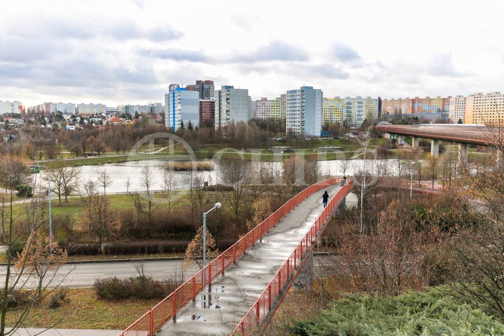 Prodej bytu 2+kk s lodžií a garážovým stáním, OV, 60m2, ul. Volutová 2524/12, Praha 5 - Hůrka