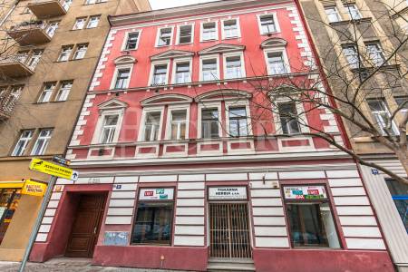 Pronájem bytu 1+1 s balkonem, OV, 37m2, ul. Křižíkova 328/81, Praha 8 - Karlín
