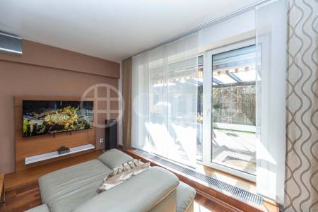 Prodej rodinného domu 5+kk s balkonem, garáží a zahradou, ul. Dělená 961/4, Praha 5 - Řeporyje