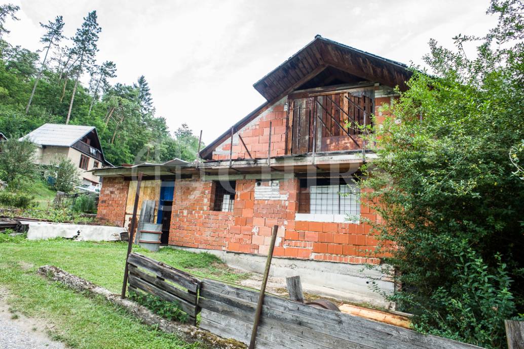 Prodej rozestavěné zděné chaty, OV, 69m2, osada Západní Míle, Ořech u Prahy