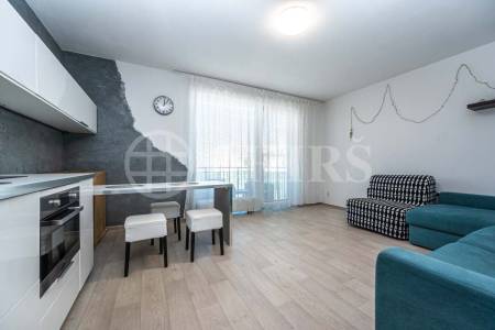 Pronájem bytu 2+kk s balkonem, OV, 45m2, ul. Žitná 1871, Hostivice, okr. Praha-západ