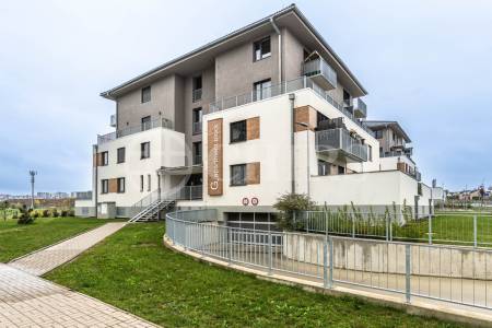 Prodej bytu 2+kk s balkonem a sklepem, OV, 48,3 m2, ul. Želetická 200/8, Praha 5 - Sobín Prodej bytu 2+kk s balkonem a sklepem, OV, 48,3 m2, ul. Želetická 200/8, Praha 5 - Sobín