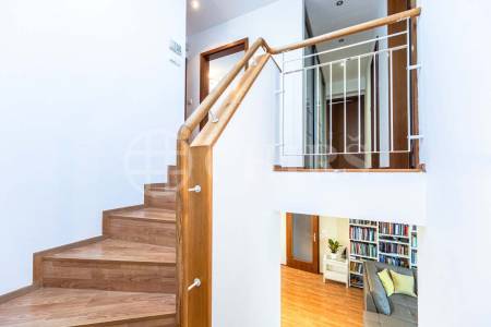 Prodej rodinného domu 5+kk s bazénem a garáží, ul. Za Farou 810/79, Praha 5 - Slivenec