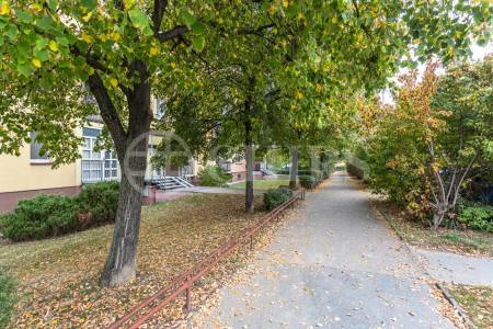 Pronájem bytu 3+kk s lodžií, 76 m², Voskovcova 961/4, Praha 5- Barrandov