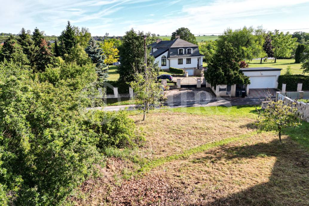 1 Prodej stavebního pozemku, 888m2, obec Statenice, Praha-západ