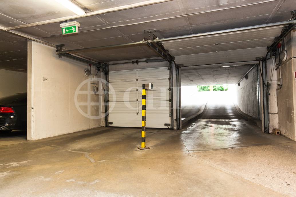Pronájem garážového stání, OV, 20 m2, ul. Na Okraji 335/42, Praha 6 - Veleslavín