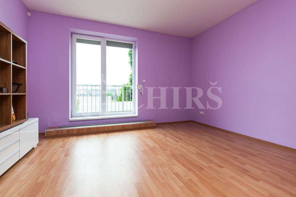 Prodej řadového rodinného domu 4+kk/B/G/Z, OV, ul. Dělená 981/30, Praha 5 - Řeporyje 