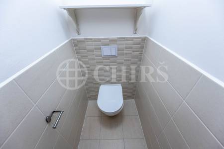 Prodej bytu 3+kk s terasou, zahradou 315m2 a dvěma parkovacími stáními , OV, 60 m2, ul. Příhodova, Chýně