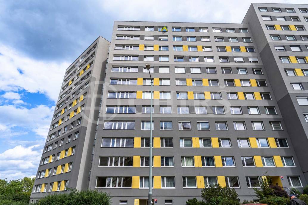 Pronájem bytu 3+1 s lodžií, DV, 84m2, ul. U Jezera 2041/14, Praha 5 - Stodůlky