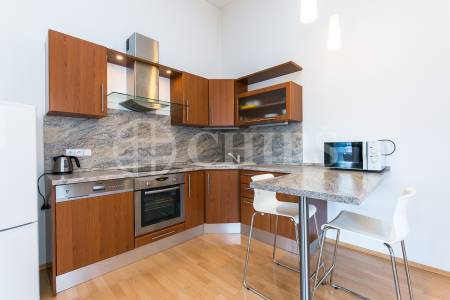 Pronájem ateliéru 2+kk s balkonem, OV, 58m2, ul. Pod Klamovkou 1268/3, Praha 5 - Košíře
