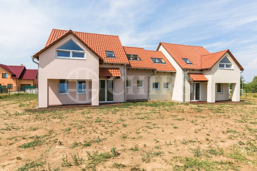 Prodej rodinného domu 5+kk s terasou a garáží, OV, 150m2, Holubice - Kozinec, Praha - západ