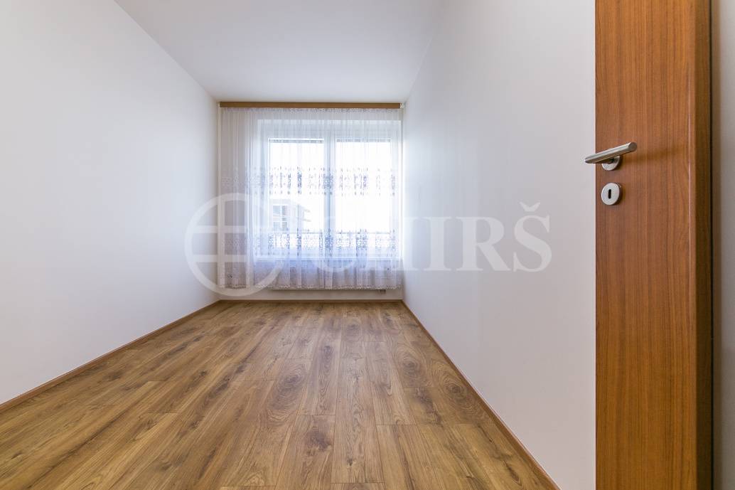 Pronájem bytu 2+kk s balkonem, OV, 43m2, ul. nám. Junkových 2870/3, Praha 13 - Stodůlky