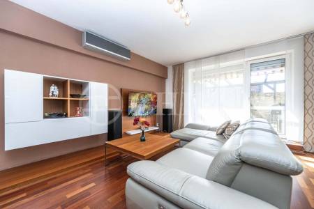 Prodej rodinného domu 5+kk s balkonem, garáží a zahradou, ul. Dělená 961/4, Praha 5 - Řeporyje