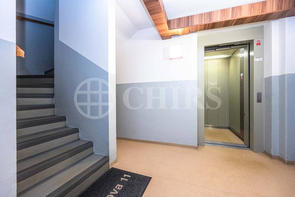 Prodej bytu 4+kk s terasou a uzamykatelnými garážemi, OV, 180m2, ul. Klausova 2559/11, Praha 5 - Stodůlky