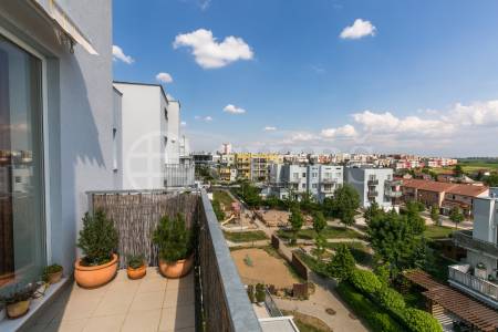 Prodej bytu 2+kk s balkonem a garážovým stáním, OV, 58m2, ul. Wiesenthalova 1036/10, Praha 5 - Řeporyje