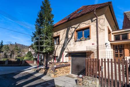 Prodej rodinného domu 6+kk s garáží a klubovnou, ul. Stradonická 28, obec Nižbor, okres Beroun