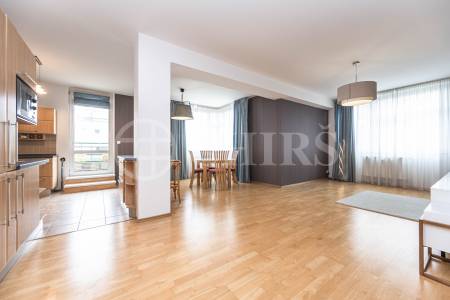 Pronájem bytu 4+kk, 111,2 m² s velkou terasou, lodžií a garáží, ul. Voskovcova 1130/26, Praha 5 - Barrandov