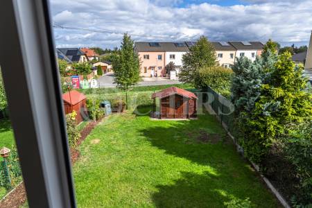 Pronájem řadového domu 4+kk, OV, 100 m2, zahrada 239 m2, Drahelčice, Praha - západ