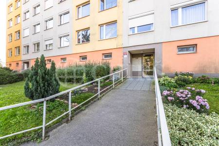Pronájem bytu 2+kk, DV, 43m2, ul. Neustupného 1836/14, Praha 5 - Luka