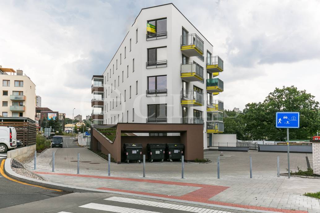 Pronájem bytu 1+kk s balkonem a 2x parkovacím stáním, OV, 59m2, ul. Soukalova 2212/6b, Praha 4 - Modřany