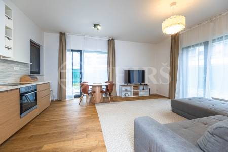 Pronájem bytu 3+kk, 77m² s předzahrádkou, sklepem a garážovým stáním, OV, ul. Bělohlávkova 3158/6, Praha 5 - Stodůlky