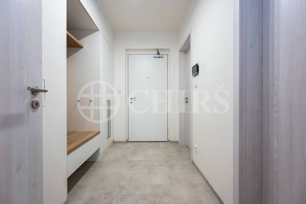 Pronájem bytu 2+kk/T + garážové stání, OV, 60m2 + 5m2 terasa, ul. Ocelářská 2625/17, P-9 Libeň Pronájem bytu 2+kk/T + garážové stání, OV, 60m2 + 5m2 terasa, ul. Ocelářská 2625/17, P-9 Libeň