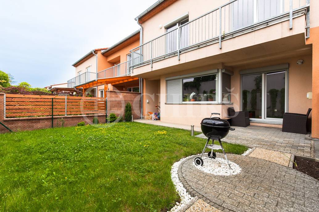 Prodej řadového rodinného domu 4+kk/B/G/Z, OV, ul. Dělená 981/30, Praha 5 - Řeporyje 