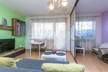 Prodej bytu 1+kk s balkonem, OV, 44m2, ul. Kudrnova 234/6, Praha 5 - Motol