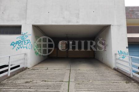 Prodej uzamykatelné garáže, OV, 15m2. Hviezdoslavova 2250, Praha 4, Chodov.