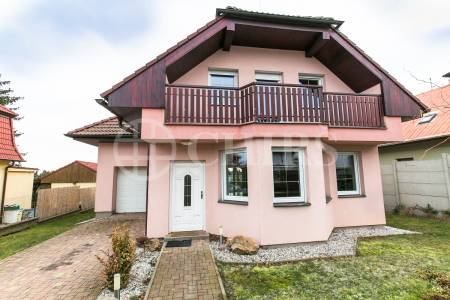 Pronájem rodinného domu 4+1, OV, 230m2, ul. K Rozvodně 1046/1, Praha - Slivenec