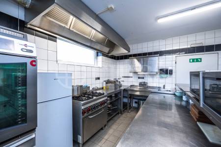 Pronájem restaurace, OV, 140m2, ul. Husovo nám., Hostivice