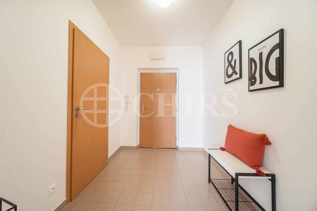 Prodej bytu 1+kk s balkonem, OV, 47 m2, ul. Za Zámečkem 744/11, Praha 5 - Jinonice