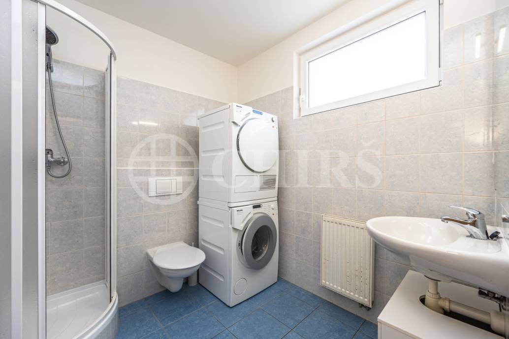 Pronájem řadového domu 4+kk, OV, 100 m2, zahrada 239 m2, Drahelčice, Praha - západ
