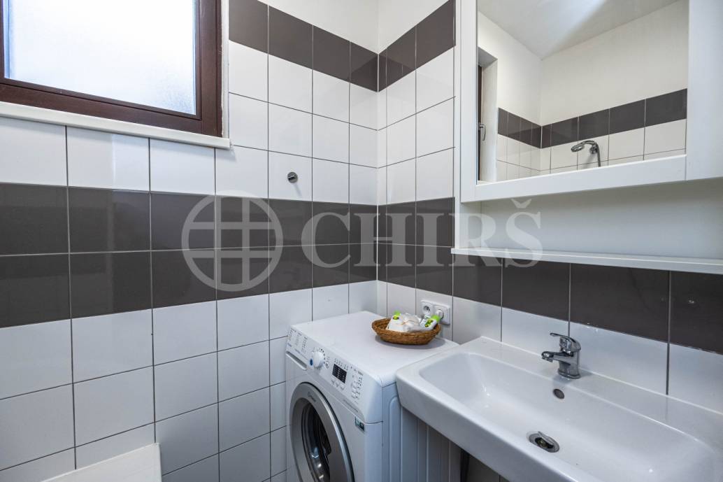 Pronájem bytu 1+kk, OV, 30 m2, ul. Husovo náměstí 10,  Hostivice