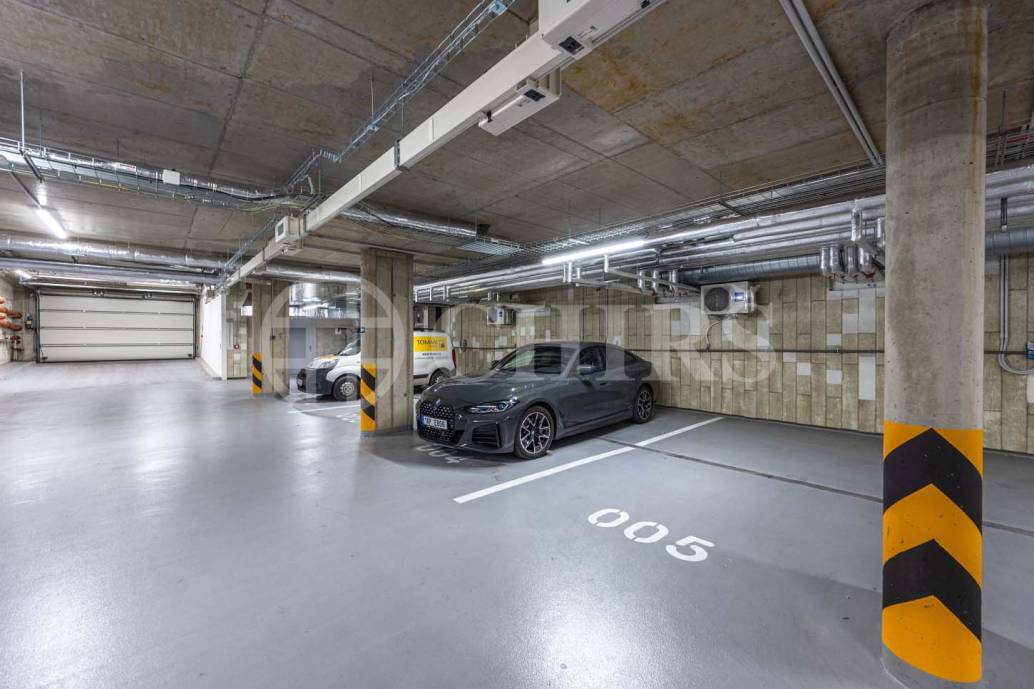 Prodej bytu 3+kk se dvěma terasami, sklepy a garážovými stáními, OV, 83 m2, ul. Hartigova, Praha 3 - Žižkov