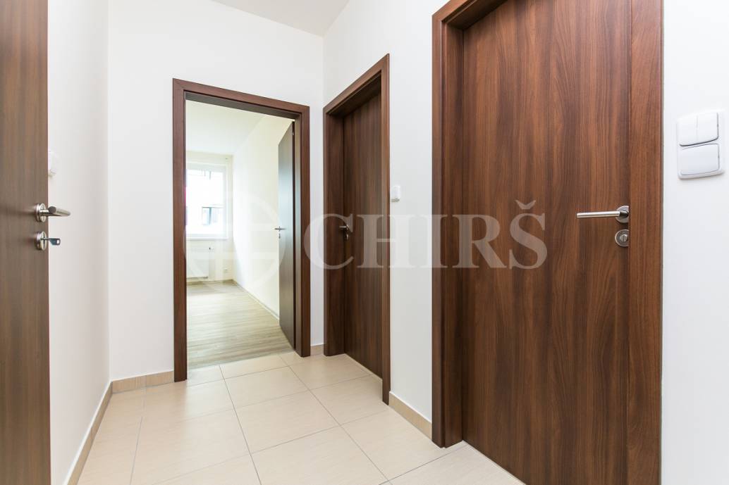 Pronájem bytu 2+kk s balkonem, OV, 54m2, ul. Svitákova 2810/5, Praha 5 - Stodůlky