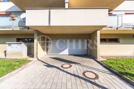 Pronájem bytu 3+kk se dvěma balkony, sklepem a garážovým stáním, OV, 94m2, ul. Schwarzenberská 708/2, Praha 5 - Jinonice