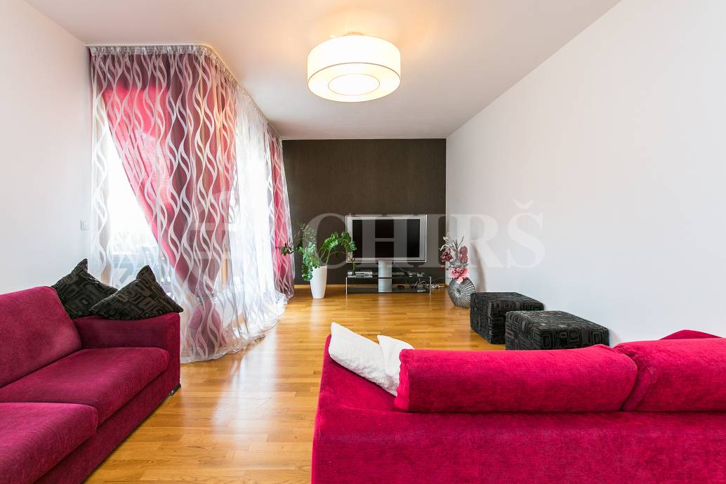 Prodej bytu 4+kk s balkonem a 2x garážovým stáním, OV, 113m2, ul. Za Zámečkem 746/5a, Praha 5 - Jinonice