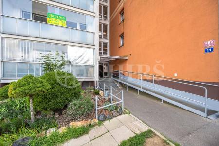 Prodej bytu 2+kk s lodžií, DV, 45m2, ul. Slévačská 902/11, Praha 9 - Hloubětín