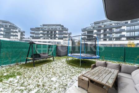 Pronájem bytu 3+kk, 77m² s předzahrádkou, sklepem a garážovým stáním, OV, ul. Bělohlávkova 3158/6, Praha 5 - Stodůlky