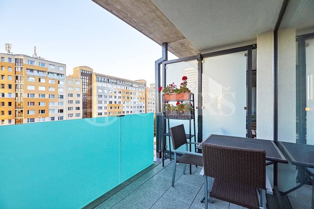 Pronájem bytu 2+kk s balkonem, OV, 53m2, ul. Na Zlatě 2835/1, Praha 13 - Nové Butovice