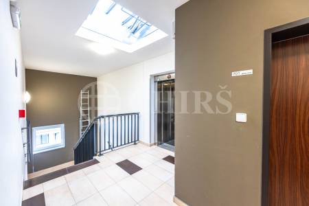 Prodej bytu 2+kk se dvěma balkony a garážovým stáním, OV, 74m2, Svitákova 2790/3, Praha 5 - Stodůlky