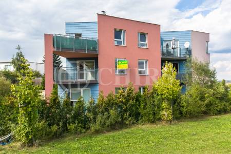 Prodej bytu 3+kk s lodžií a balkonem, DV, 82 m2, ul. Komenského 912, Horoměřice, Praha-západ