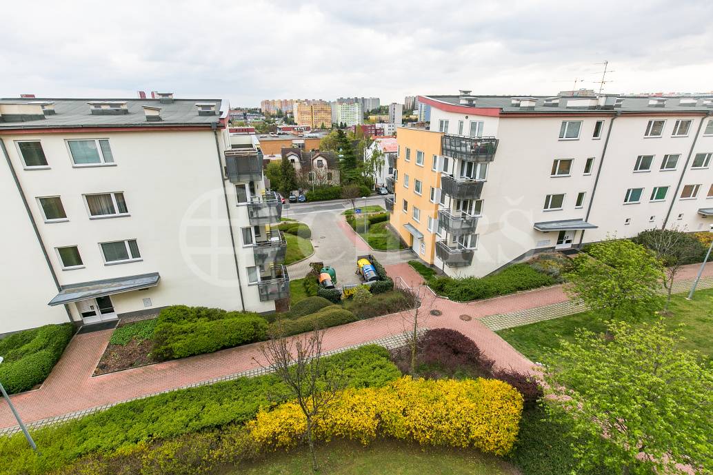 Pronájem bytu 3+kk s terasou a garážovým stáním, OV, 87m2, ul. Melodická 1380/5, Praha 13 - Hůrka