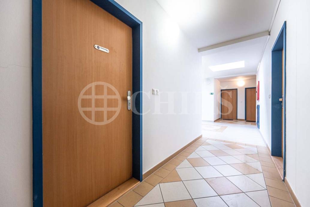 Pronájem bytu 2+kk se dvěma balkony, garážovým stáním a sklepem, OV, 66m2, ul. Wiesenthalova 1034/6, Praha 5 - Řeporyje