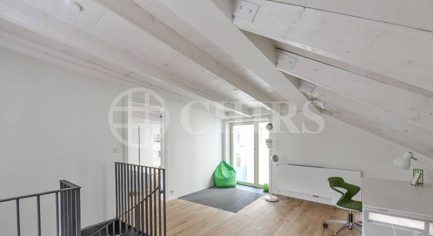 Prodej mezonet. ateliéru 2+kk, s předzahrádkou, 88,5m2, ul. Orelská, P-10 Vršovice