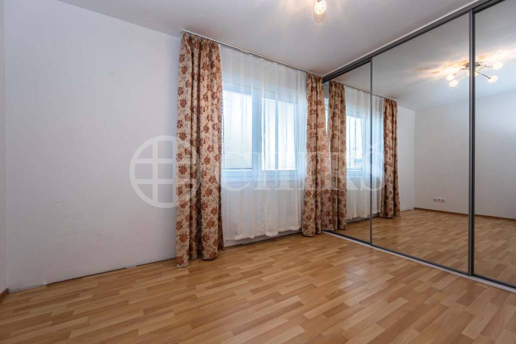 Pronájem bytu 2+kk s balkonem, OV, 45m2, ul. Žitná 1871, Hostivice, okr. Praha-západ