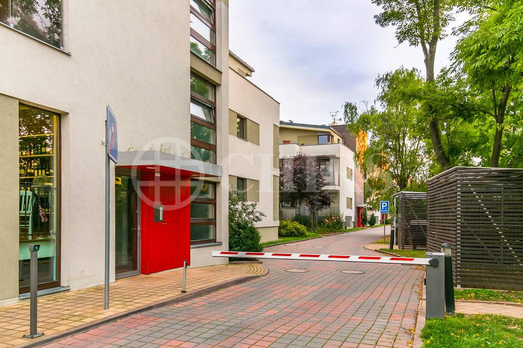 Prodej bytu 2+kk/T/předzahrádka/GS, OV, 61m2, ul. Na Návsi 525/6, Praha 10 - Dolní Měcholupy
