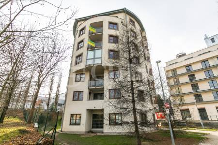 Pronájem dvou bytů 2+kk s lodžií a garážovým stáním v jednom domě, OV, 64m2, ul. Heinemannova 2698/11, Praha 6 - Dejvice