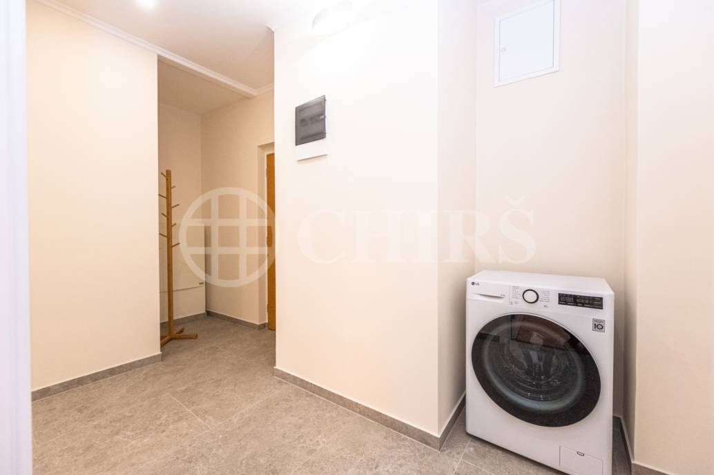 Pronájem  bytu 2+kk s balkonem, 53m2, ul. Mostecká, Praha 1- Malá Strana